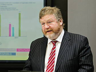 Government to introduce plain...